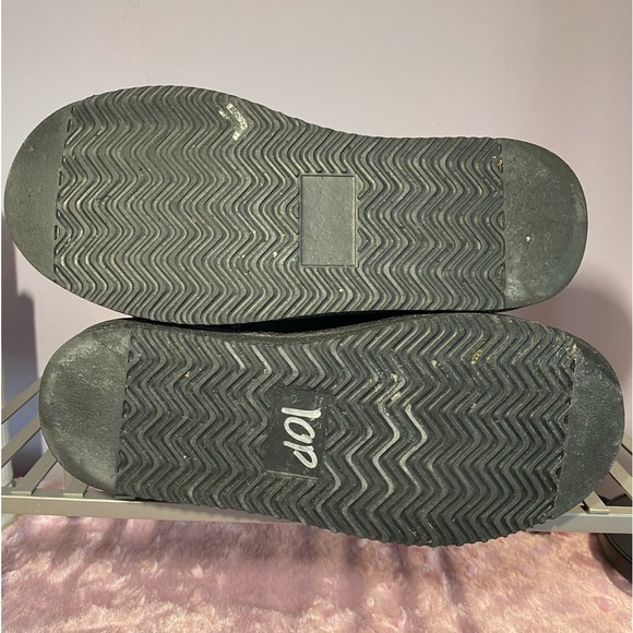 Authentic Shearling Boots - Picture 6 of 11